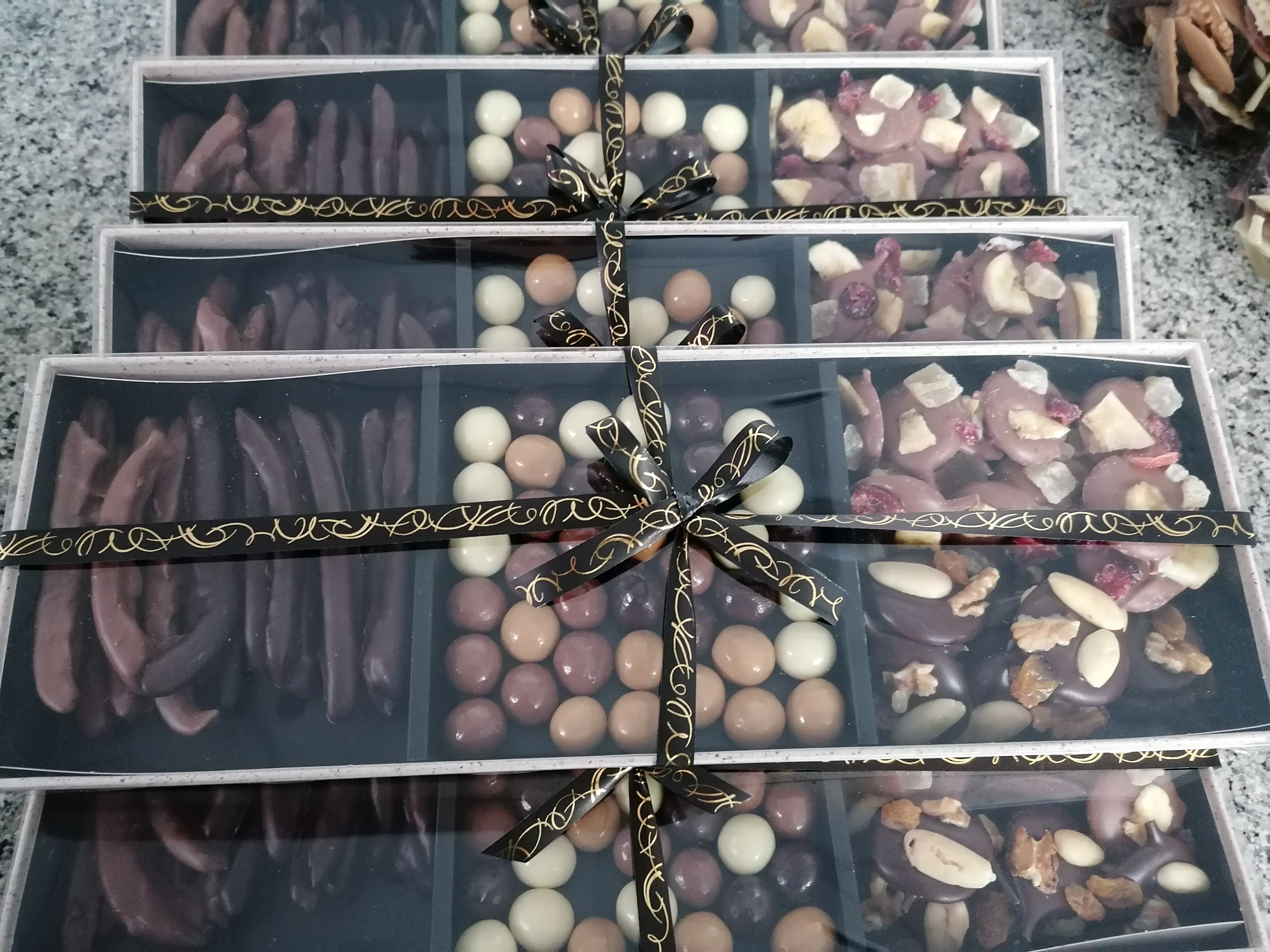 Coffret de Noël (orangette, mendiants, noisettes enrobées de chocolats)